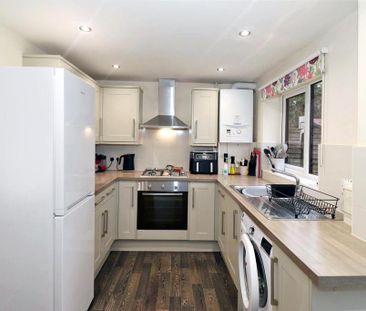 2 bedroom semi-detached house to rent - Photo 3