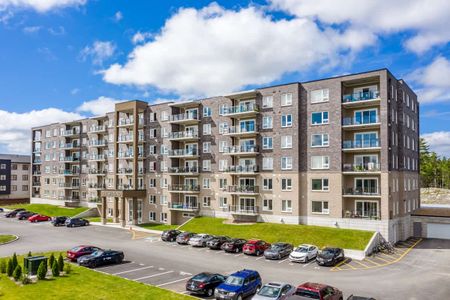 The Sterling Bedford Apartments - 2 Bedroom + Den - Photo 2