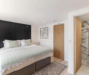 Garden City, Edgware, Middlesex, HA8 - Photo 4