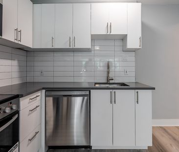 5765 Cote-St-Luc Road, Montréal, QC - Photo 3
