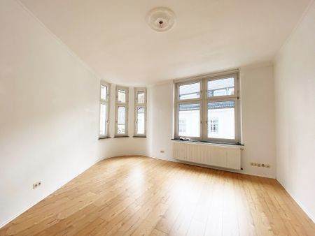 Helle ca. 108 m² große 3-Zimmer-Wohnung | Altbaucharme | frisch renoviert - Photo 4