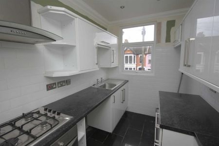 Wimborne Road, Southend On Sea - Photo 5