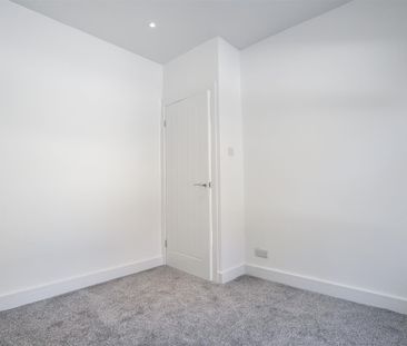 Fairfield Avenue, Rossendale - Photo 5