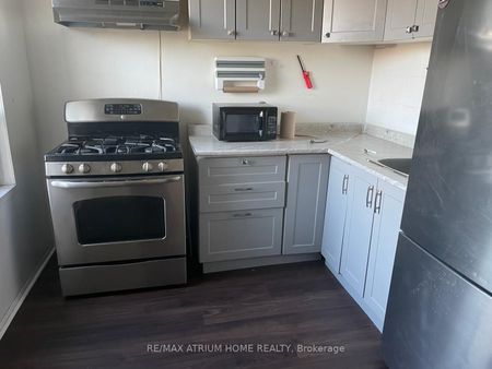 For Lease - 19 Laughton Avenue Unit# Second Floor, Toronto, Ontario - Photo 4