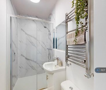 1 bedroom in a house share to rent - Photo 6