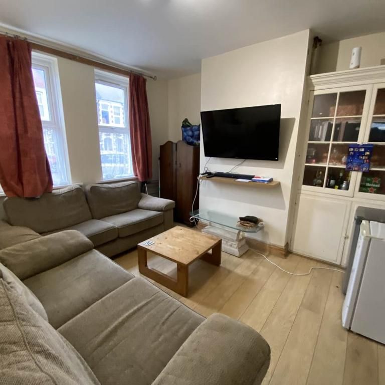 5 bedroom house to rent - Photo 1