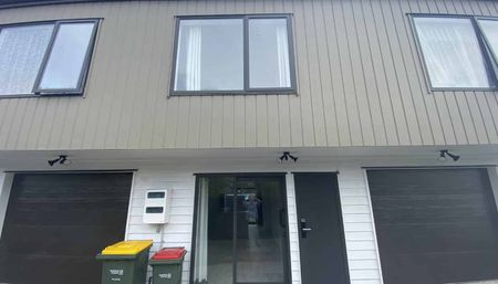 Discover comfort and style at 2/20 Metcalfe Rd, Ranui. - Photo 3