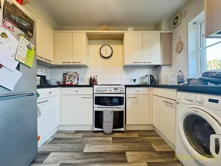 2 bedroom semi-detached house to rent - Photo 2