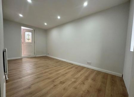 4 bedroom link detached house to rent - Photo 2