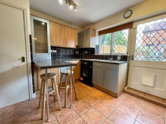 Whinchat Grove, Worcestershire, Kidderminster - Photo 1