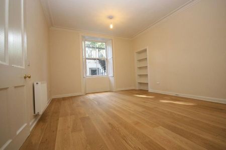 4 bedroom flat to rent - Photo 4