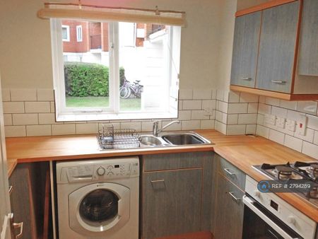 2 bedroom flat to rent - Photo 4