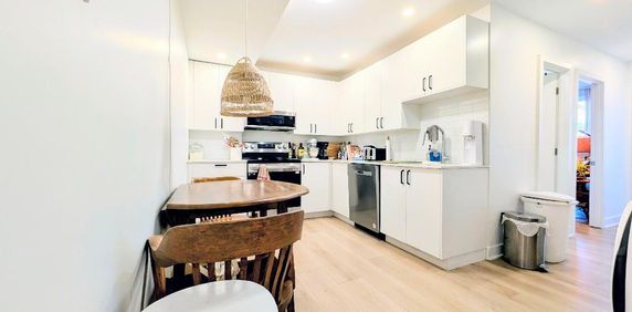 **Because You Deserve Renovated 4 1/2 Parking Included, Metro Lasalle, Verdun** - Photo 2