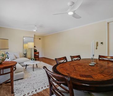 Recently Renovated Sun-Filled And Spacious Two Bedroom Plus Lock Up... - Photo 4