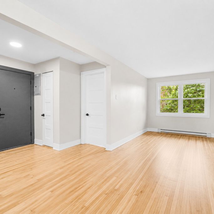 Grand 4,5 Rénové Avec Cour à Rosemont - Photo 1