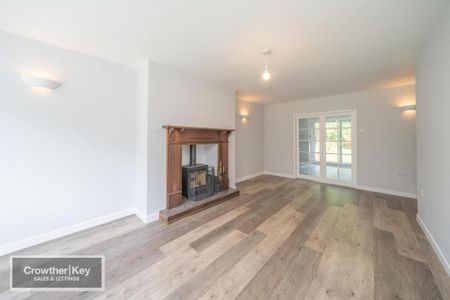 4 bedroom semi-detached house to rent - Photo 4