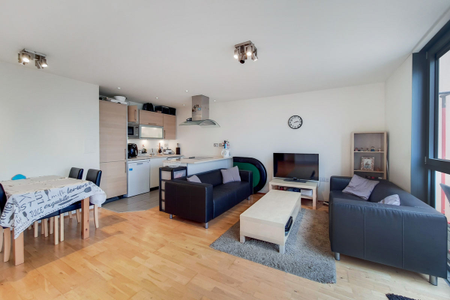 Warton Road, London, E15 - Photo 2