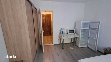 Dau in chirie garsoniera 21 mp Oradea - Fotografie 3