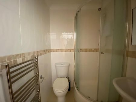 3 bedroom apartment to rent - Photo 5