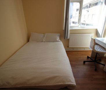 Room in a Shared Flat, Market Square, E14 - Photo 3