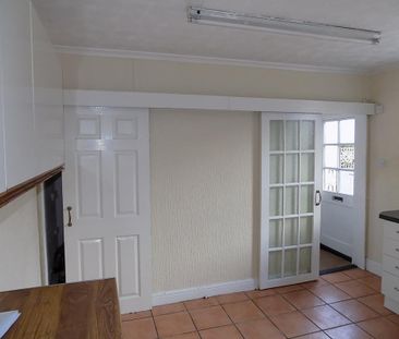 2 bedroom cottage to rent - Photo 2