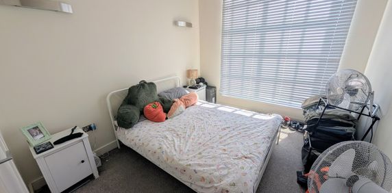 A 1 Bedroom Apartment - Photo 2