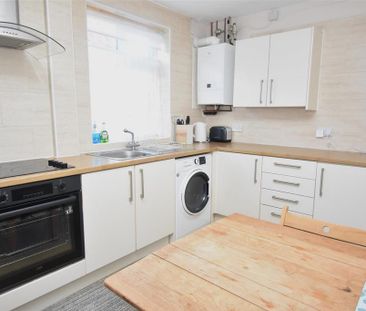 2 bedroom end of terrace house to rent - Photo 3