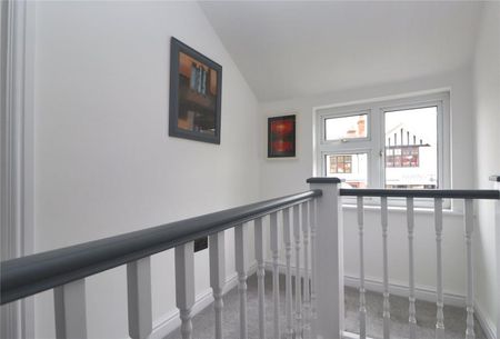 The Triangle, Woking, Surrey, GU21 - Photo 3