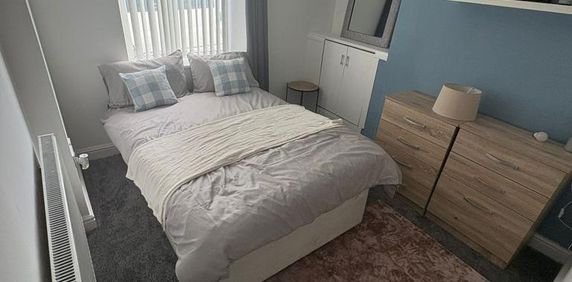 1 bedroom in a house share to rent - Photo 2