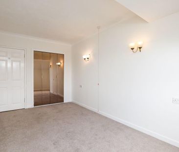 1 bedroom retirement property to rent - Photo 5