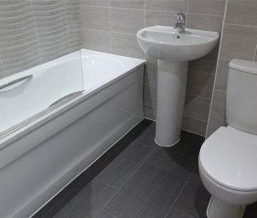 3 bedroom end of terrace house to rent - Photo 4