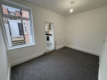 2 bedroom terraced house to rent - Photo 2