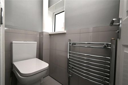 3 bedroom end of terrace house to rent - Photo 3