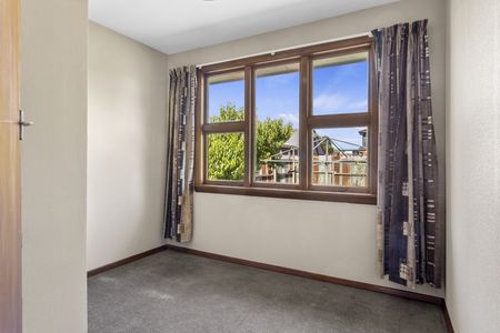 Family Home in Richmond - Photo 3