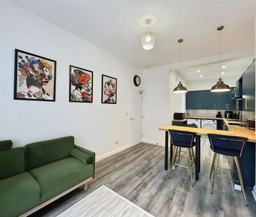 1 bedroom in a house share to rent - Photo 4