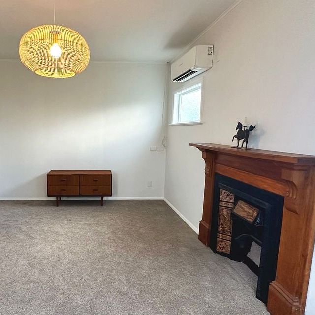 Charming 3-Bedroom 'Californian' Style Bungalow Ho - Photo 1