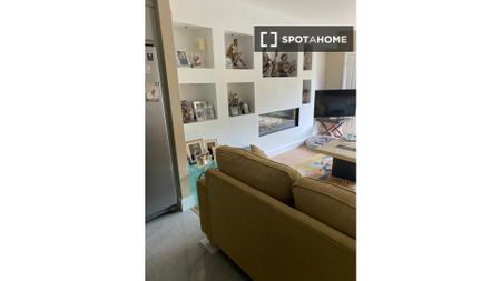 Ensuite room for rent in a 3 bedroom house in Sandymount - Photo 2