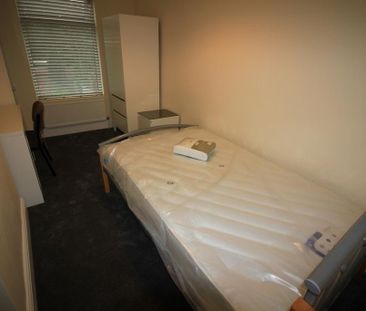 4 bedroom terraced house to rent - Photo 4