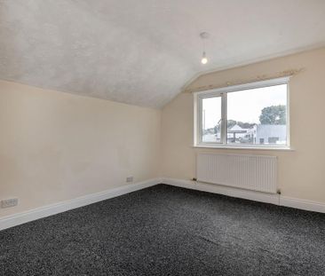 3 bedroom end of terrace house to rent - Photo 4