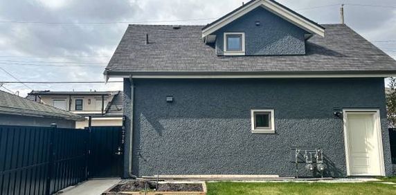 2 bed 1.5 bath Huge Laneway Home with radian heat! 700+sqft/ - Photo 2