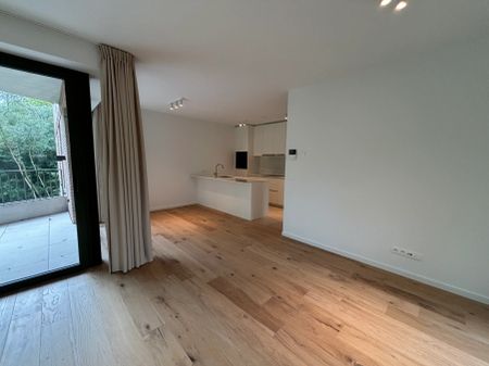 LUXUEUS NIEUWBOUWAPPARTEMENT MET SLAAPKAMER, BUREAU EN RUIM TERRAS - Photo 3