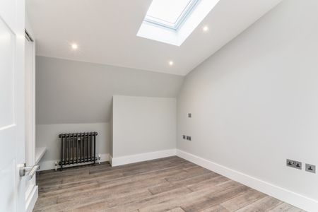 2 Bedroom Flat, Rupert Court, London, Greater London, W1D - Photo 2