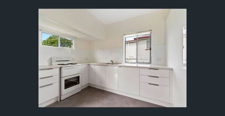 SMACK BANG IN THE MIDDLE OF TOWN! - Photo 4