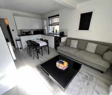 3 bedroom maisonette to rent - Photo 4