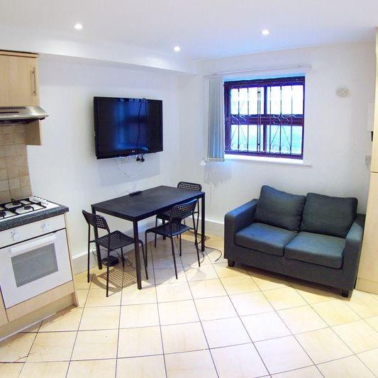 3 bedroom flat to rent - Photo 1