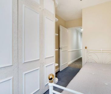 3 bedroom flat to rent - Photo 6