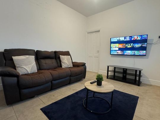 4 bedroom terraced house to rent - Photo 1