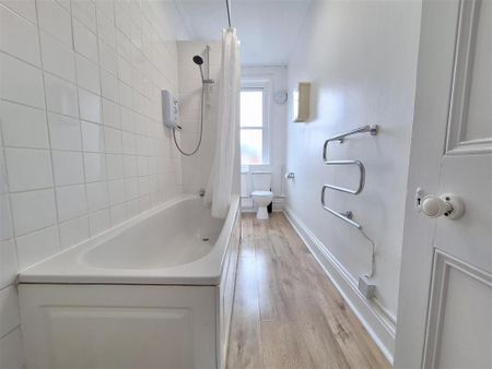 2 bedroom flat to rent - Photo 4