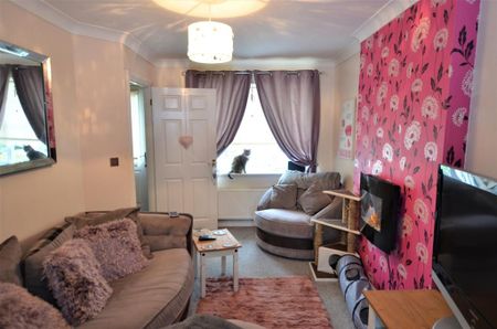 2 bedroom terraced house to rent - Photo 2