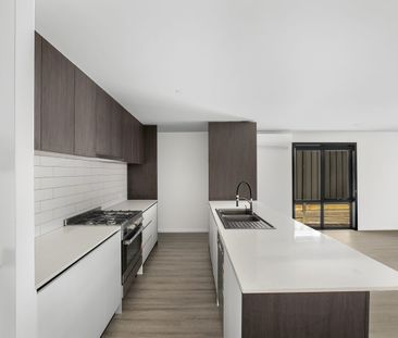 STYLISH & MODERN FAMILY HOME!! - Photo 1